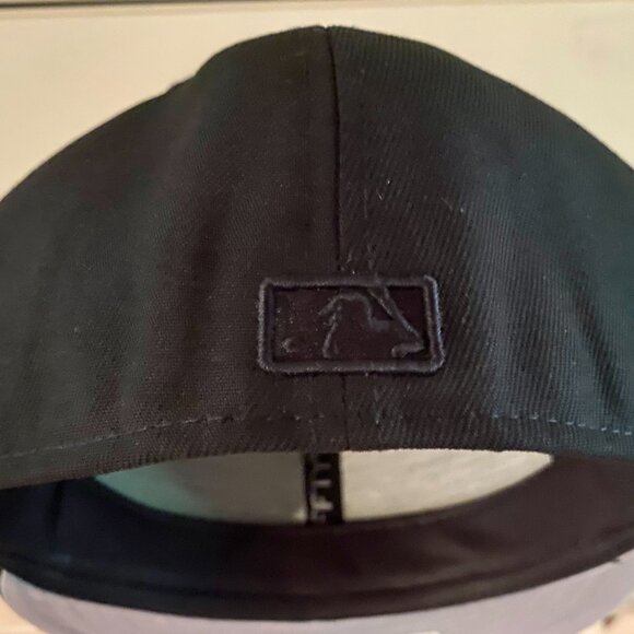 Nwt New Era Black Out 59Fifty Chicago White Sox Fitted Hat Cap MLB - Picture 2 of 4